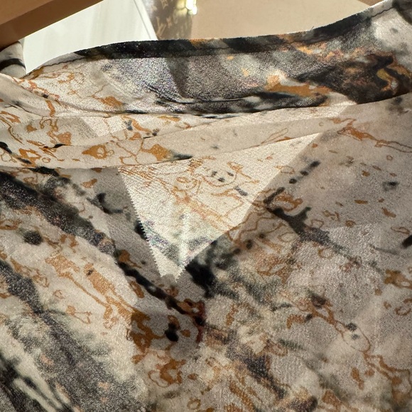 NWOT-Zara Sheer Print Blouse with zipper closure - Picture 5 of 10